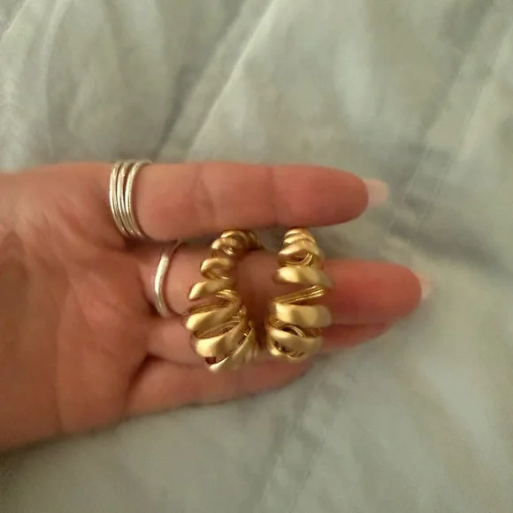 CULT GAIA Elegant Gold Hoop Earrings - Picture 3 of 3
